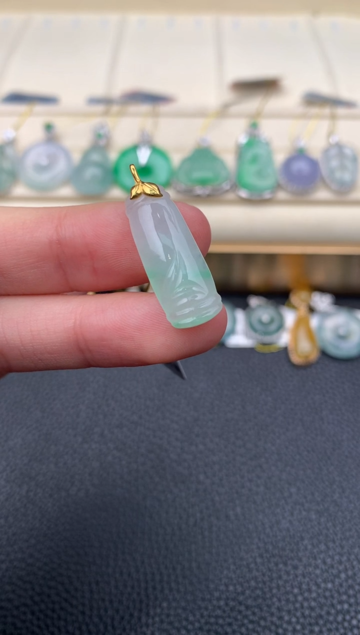 【闪购商品】翡翠颈饰18K金镶嵌Q345     