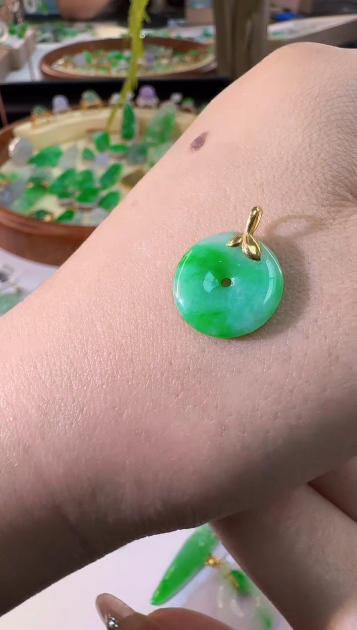 【闪购商品】翡翠颈饰18K金镶嵌缅甸翡翠A货挂件