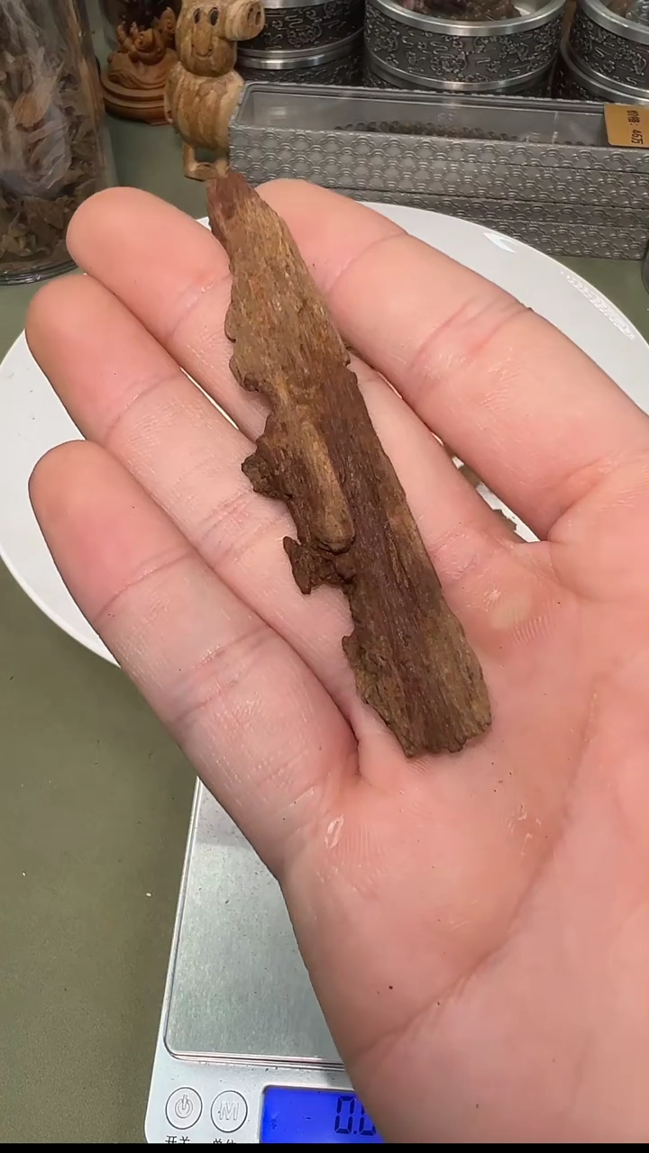 【闪购商品】沉香4.9g越南富森红土块料