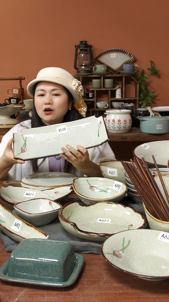 陶瓷A534 手绘荷花黑点长条盘36*15可能微瑕