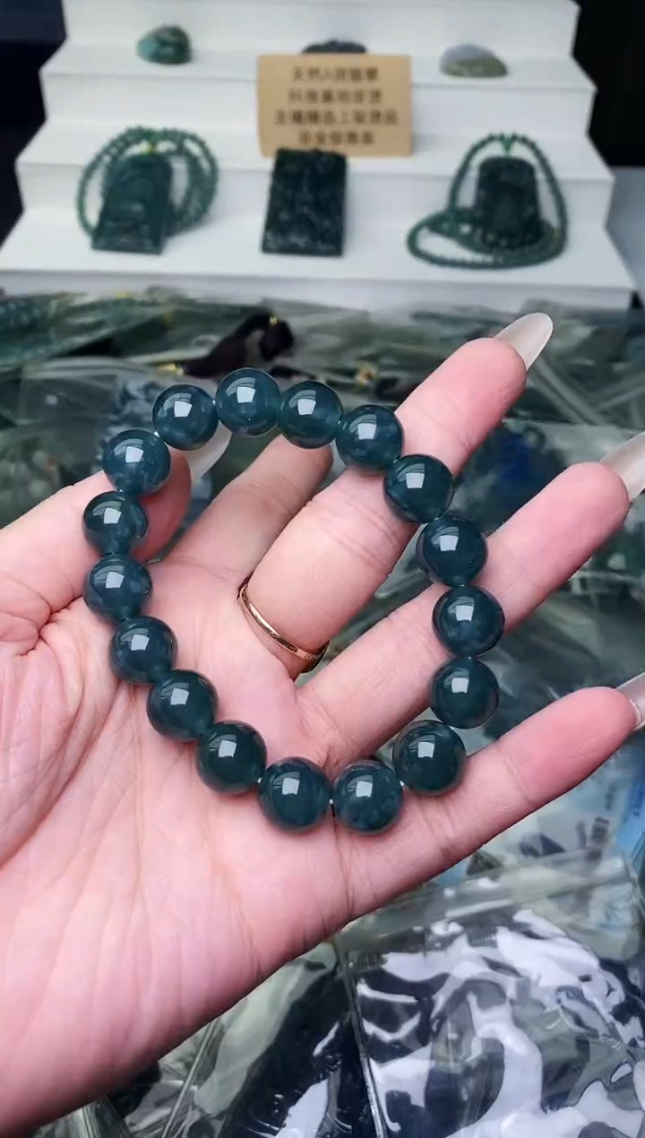 颈饰未镶嵌翡翠 