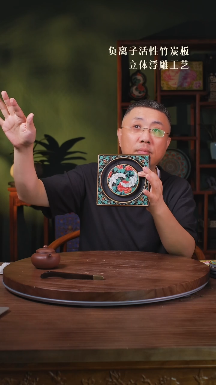 壹藏贰宝鹤戏牡丹壶承