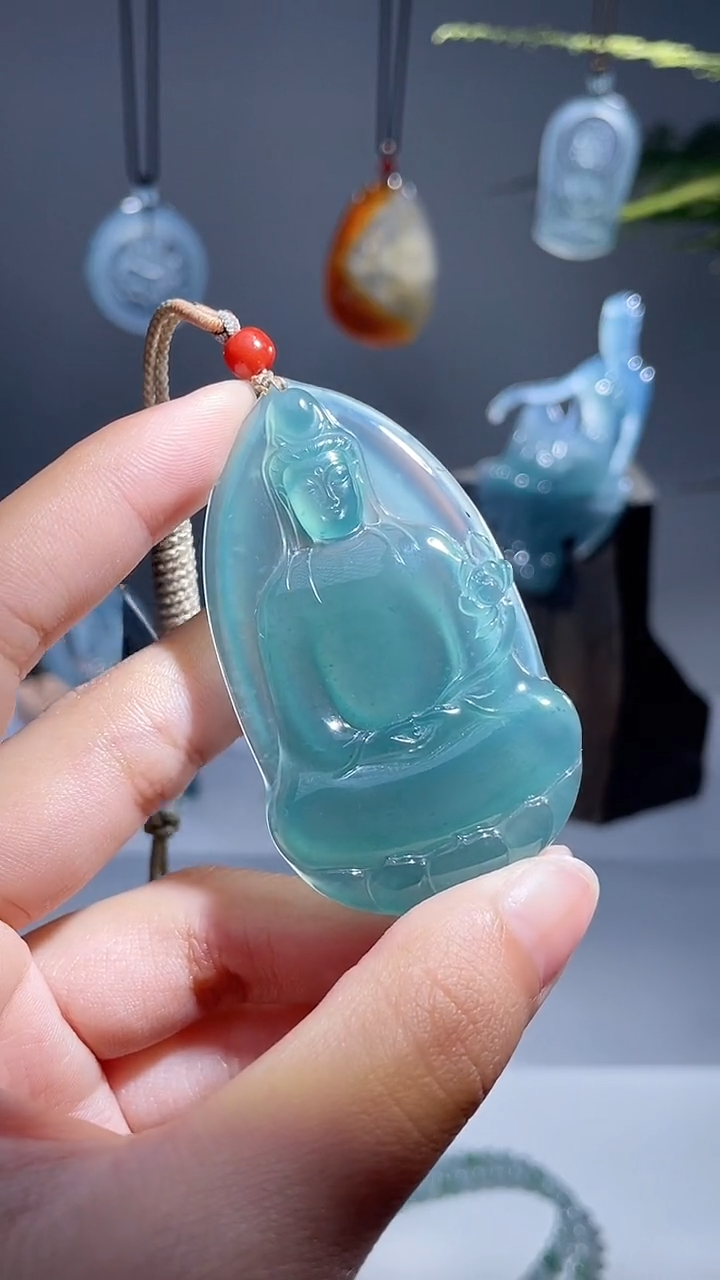 颈饰未镶嵌翡翠观音