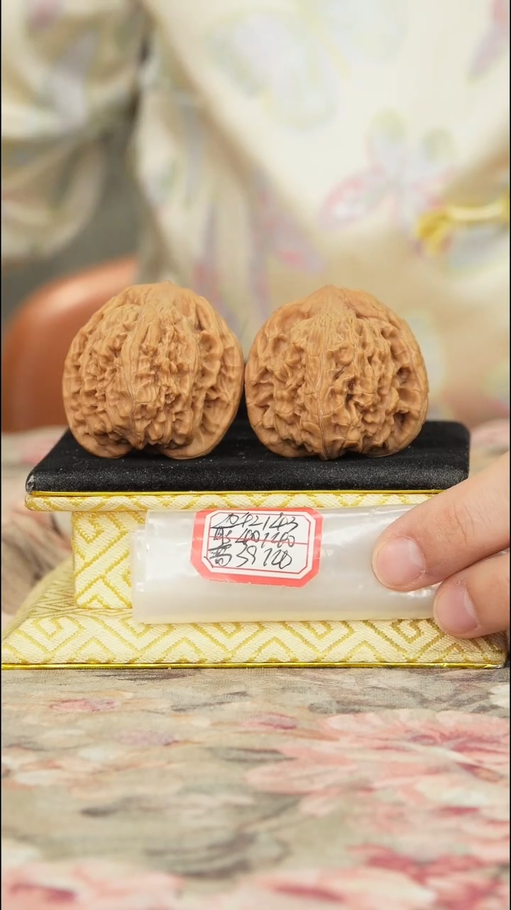 【闪购商品】文玩核桃把件望月