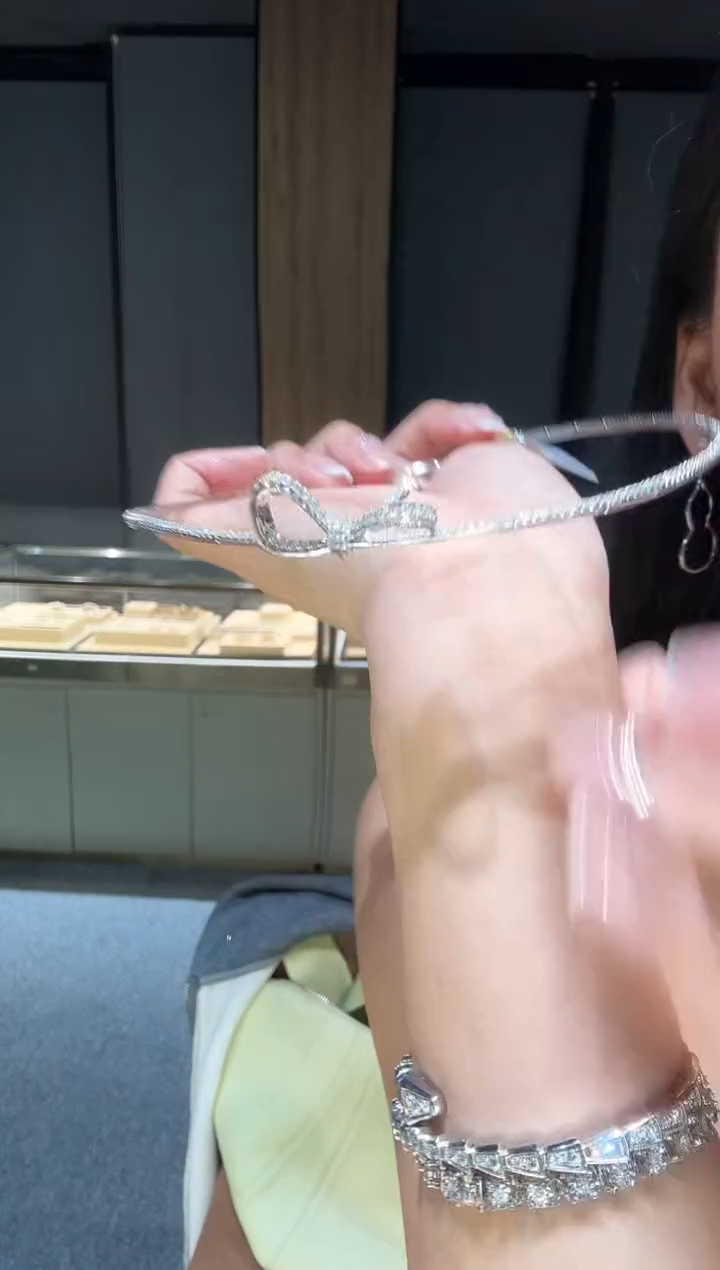 【闪购商品】钻石项链18K金镶嵌蝴蝶结