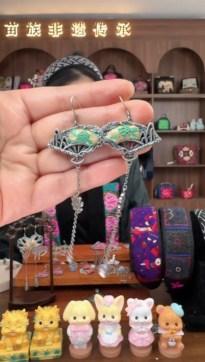 【闪购商品】织绣扶光苗绣传承120