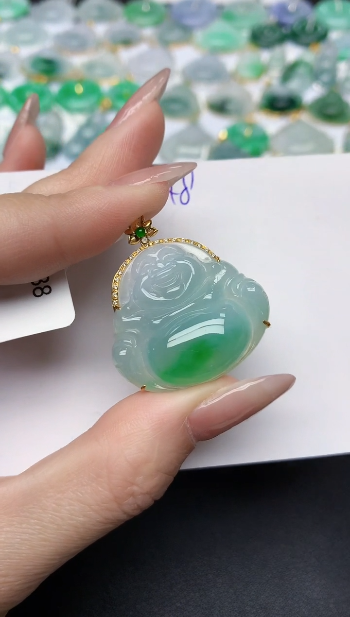 颈饰18K金镶嵌翡翠大**?天然缅甸A货翡翠百元以上9元证书费自理