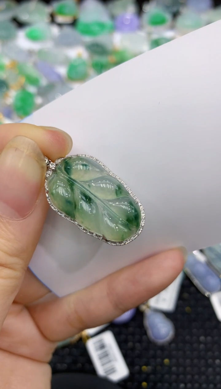 【闪购商品】翡翠颈饰18K金镶嵌8888888888