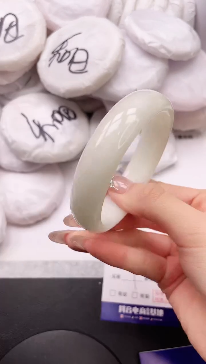 【闪购商品】和田玉手镯未镶嵌23K225-59