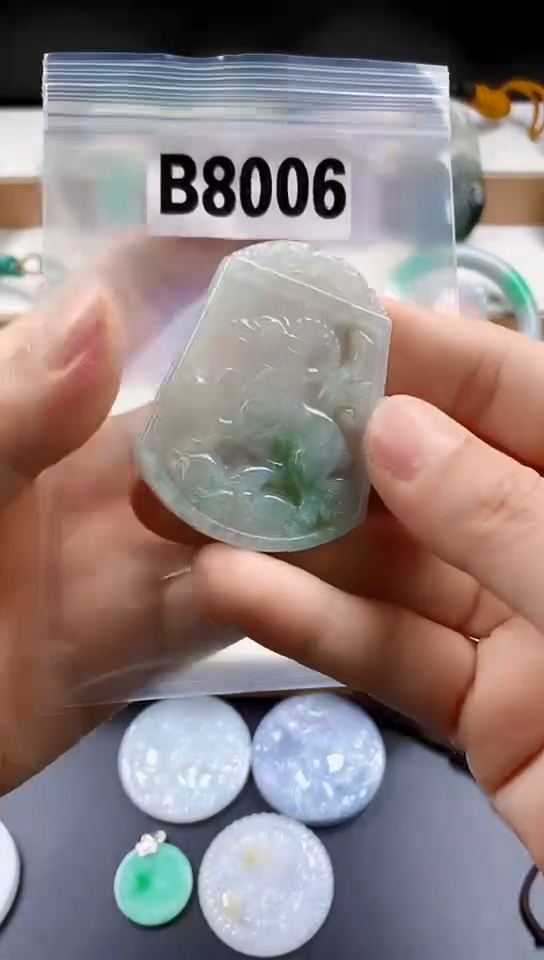 颈饰未镶嵌翡翠天然翡翠吊坠挂件