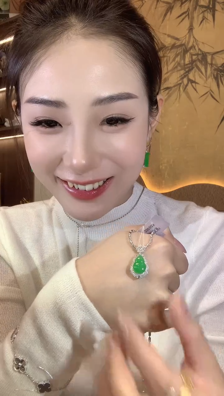 【闪购商品】翡翠吊坠(不含链)18K金镶嵌D23