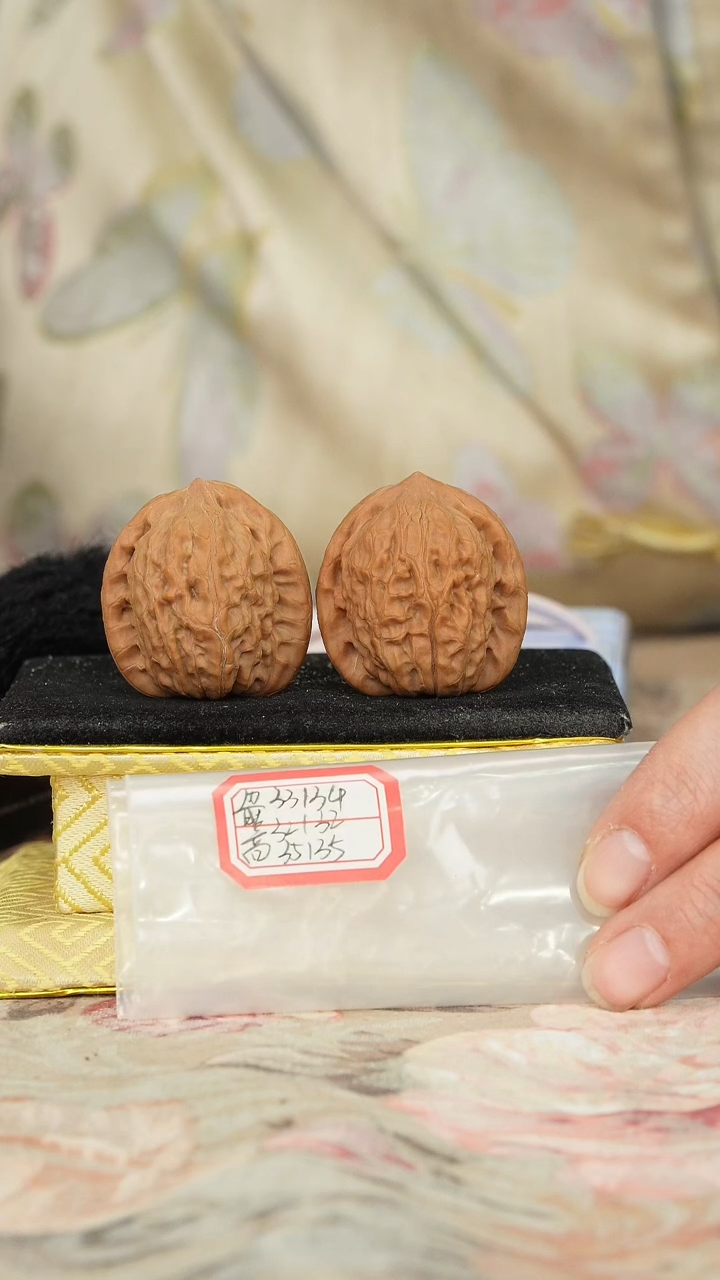 【闪购商品】文玩核桃把件非嫁接将军帽