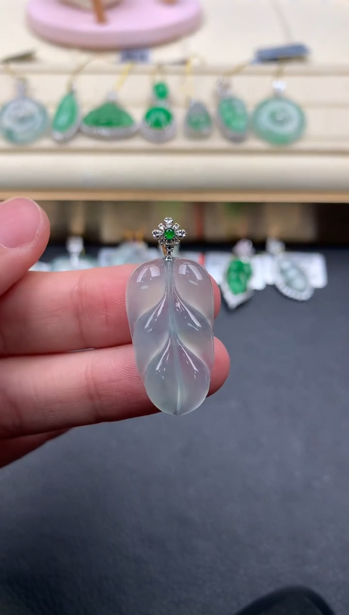 【闪购商品】翡翠颈饰18K金镶嵌A747....