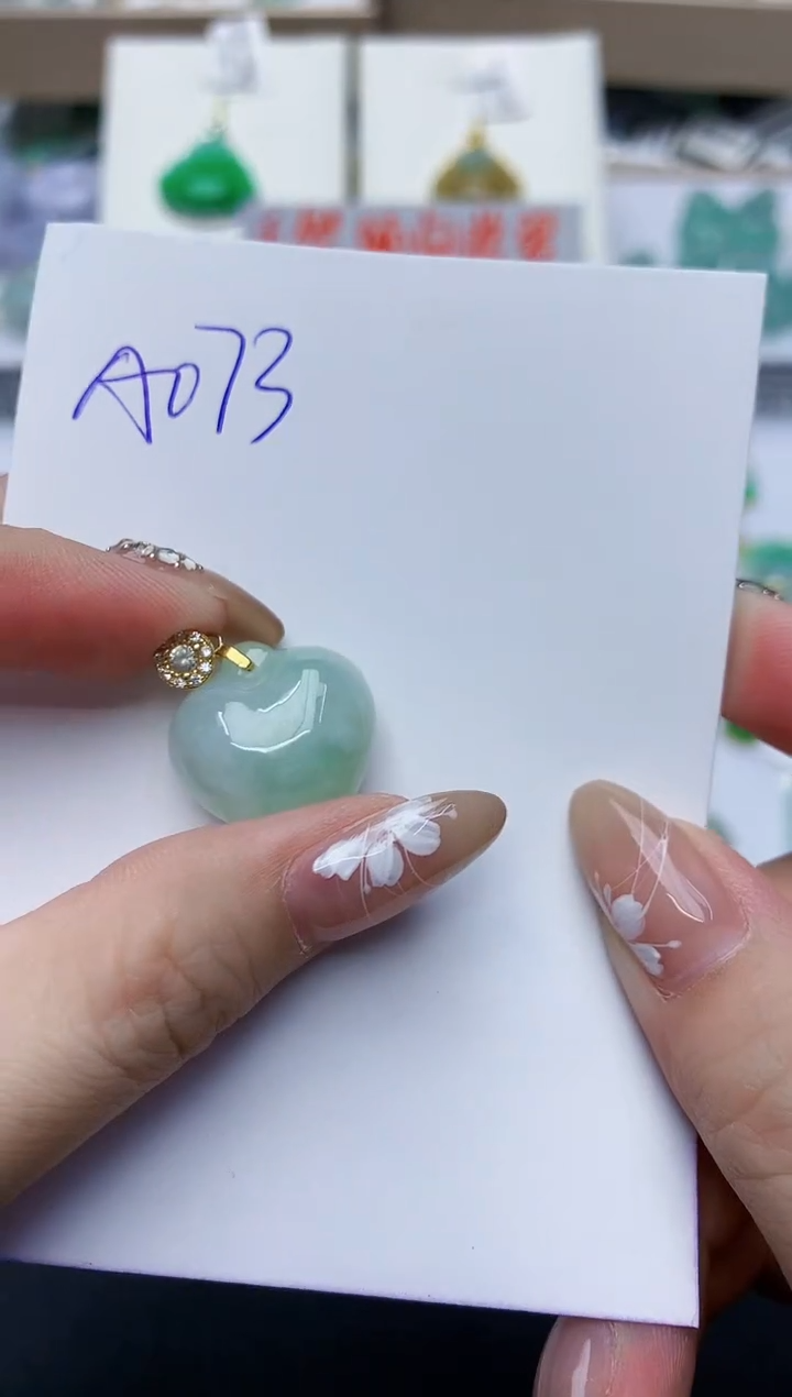 翡翠未镶嵌颈饰天然缅甸A货翡翠