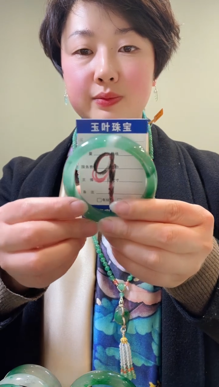 【闪购商品】石英质玉手镯未镶嵌9