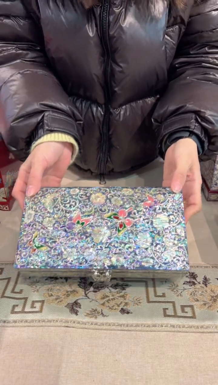 【闪购商品】按扣黑金鲍弘贝雅螺钿漆器文化馆