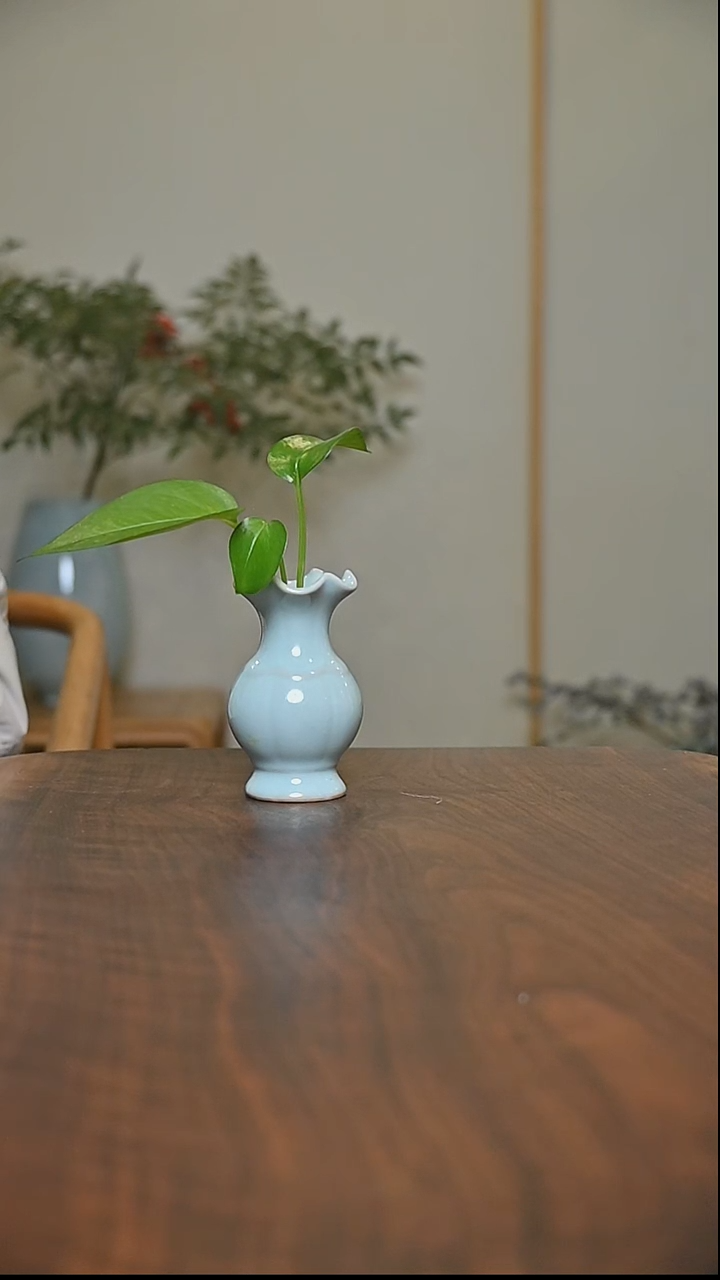 荷叶口瓶 天青 微瑕 朱家汝窑款