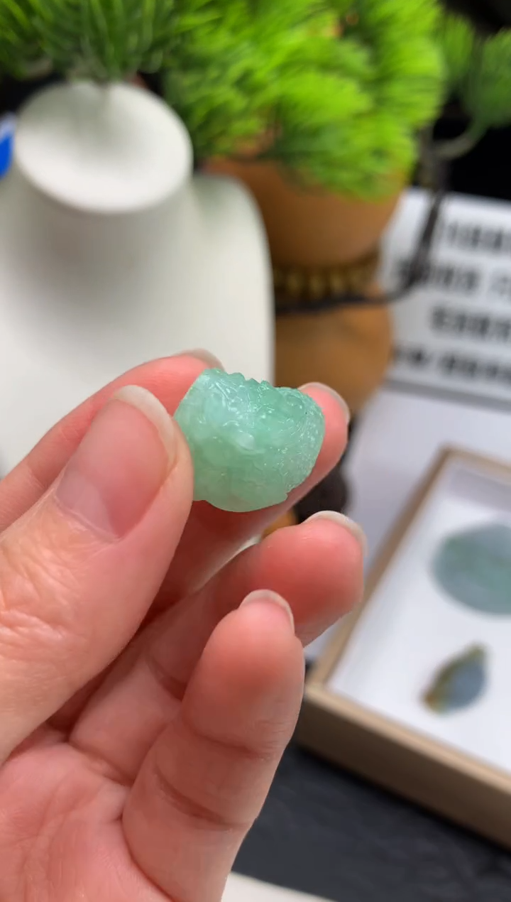 未镶嵌定制翡翠小**撞---124044