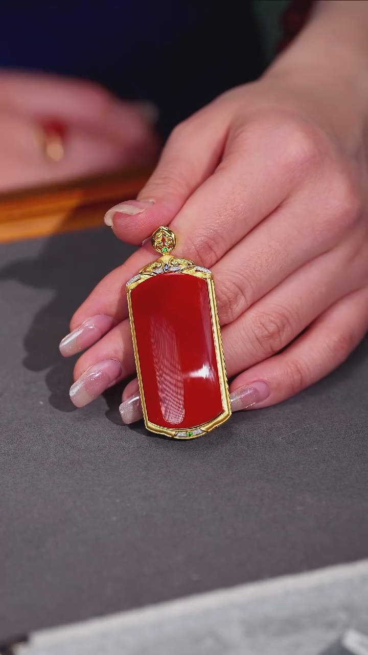 吊坠(不含链)18K金镶嵌南红玛瑙原矿D18