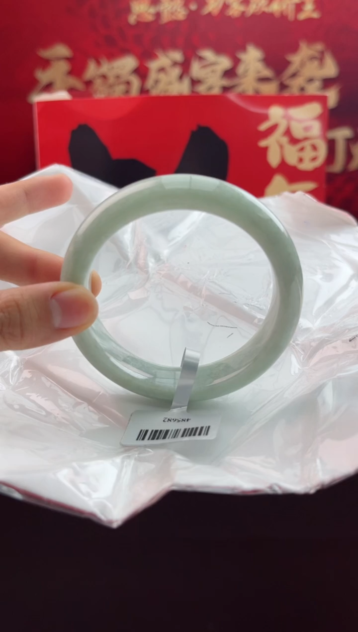 【闪购商品】翡翠手镯未镶嵌1翡翠手镯（微瑕）