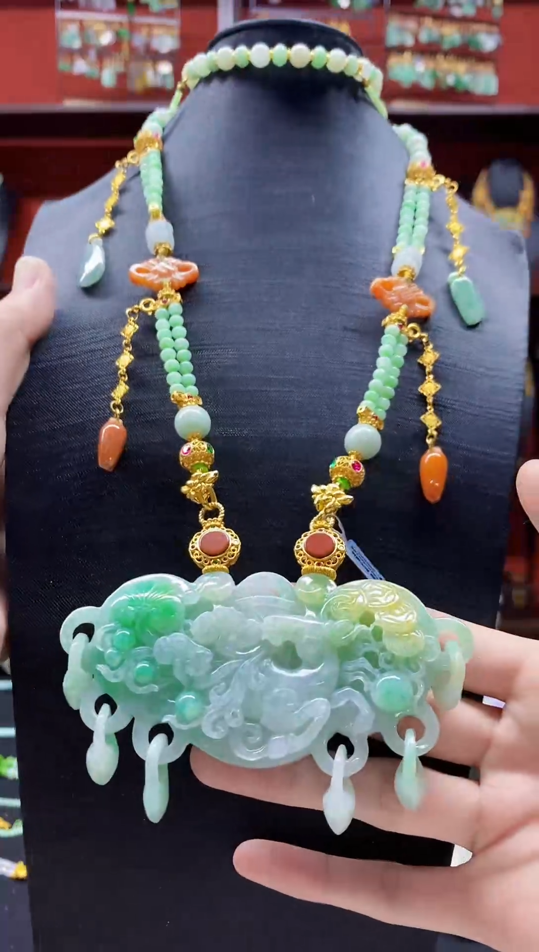 颈饰未镶嵌翡翠微**姐翡翠吊坠