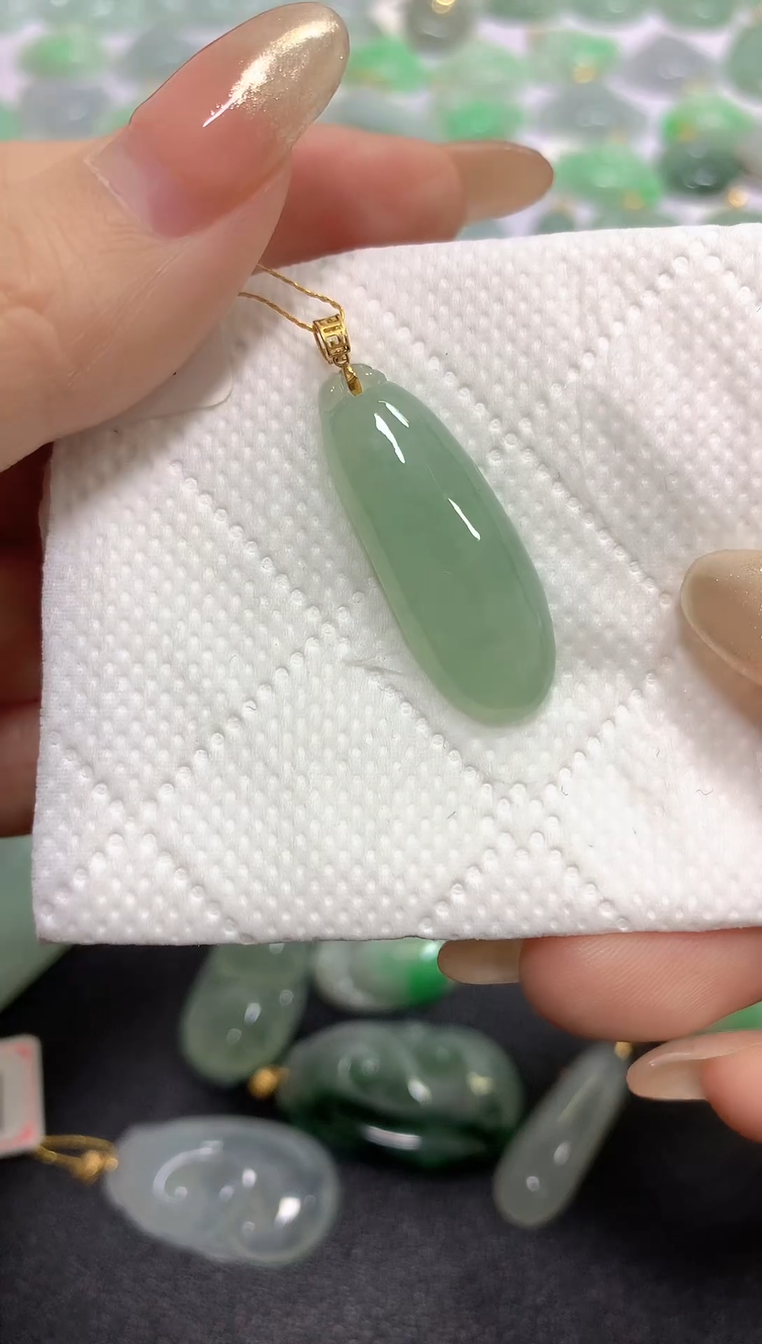 颈饰18K金镶嵌翡翠A货