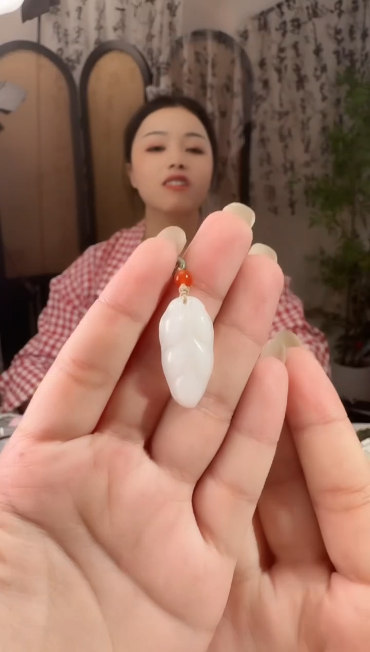 和田玉未镶嵌颈饰白玉叶