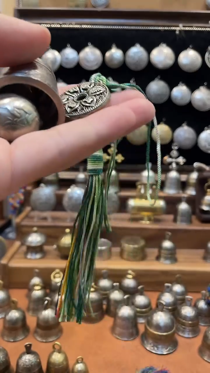 洛*风一克朗三拼接 绿色流苏配六字真言 利比里亚马圆铃铛