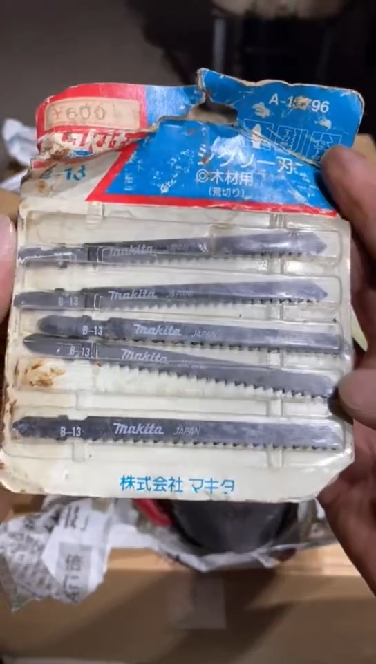 8新中古商品，瑕疵品，不保好坏。358