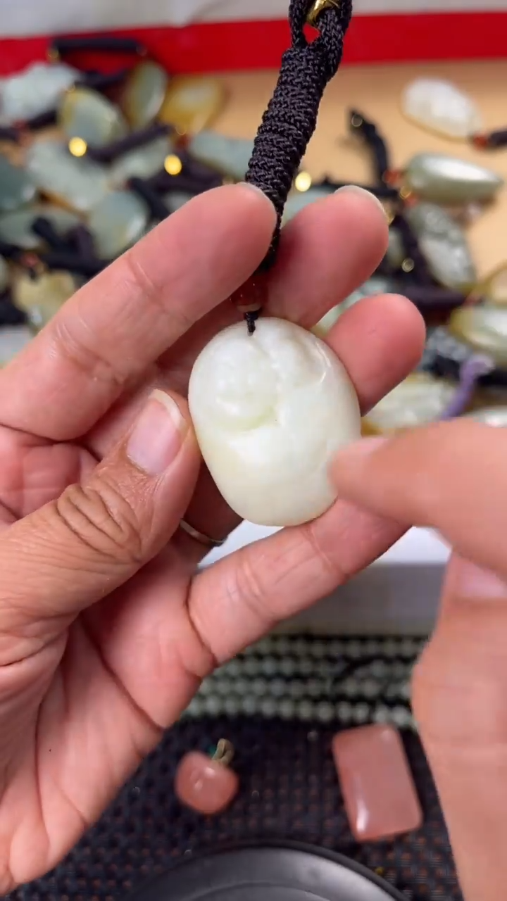 【闪购商品】和田玉颈饰未镶嵌多样性发货没有证书拍一发一有瑕