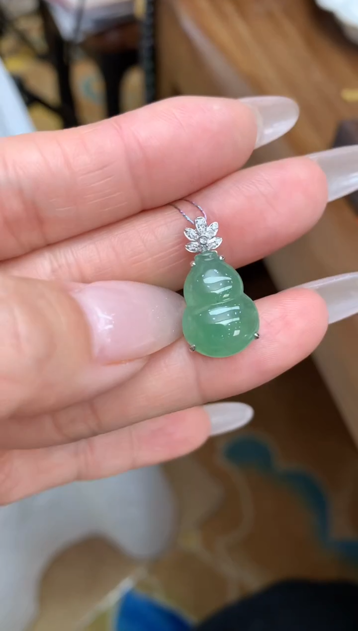 【闪购商品】翡翠颈饰18K金镶嵌葫芦吊坠
