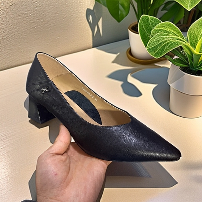 2342665新款高品质头层牛皮浅口单鞋（样品鞋介意勿拍）