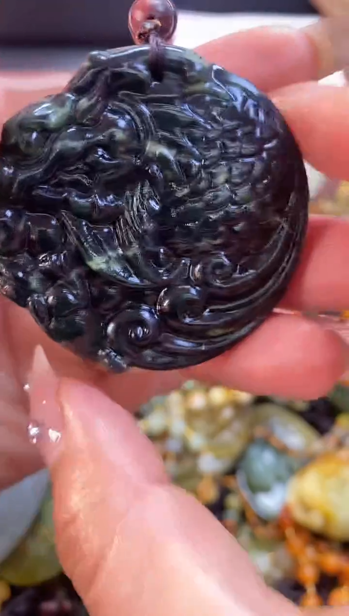 未镶嵌蛇纹石玉吊坠    