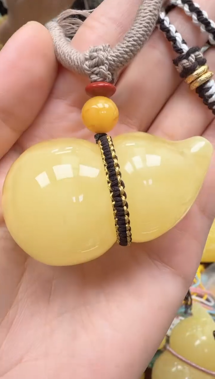 裸石琥珀未镶嵌如图