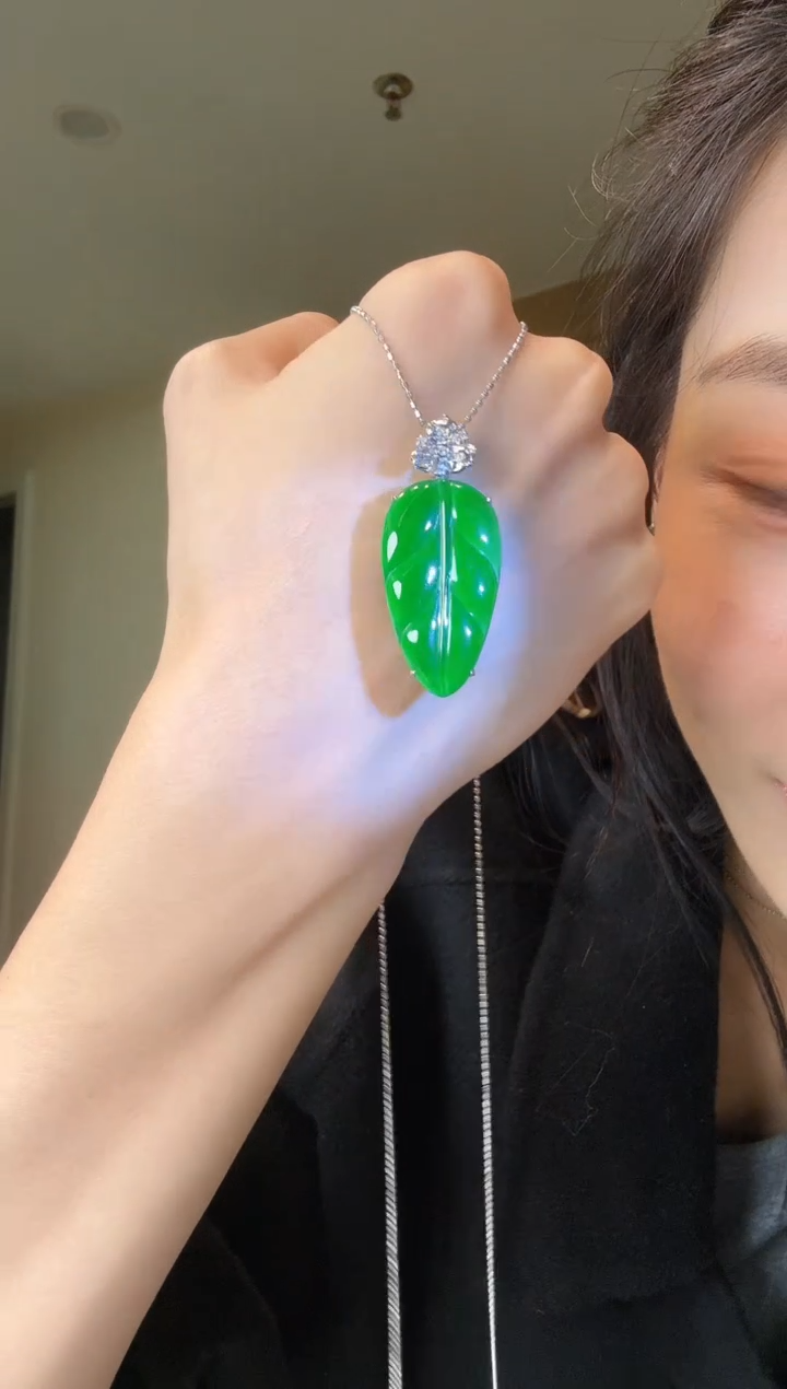 【闪购商品】翡翠吊坠(不含链)18K金镶嵌天然翡翠吊坠