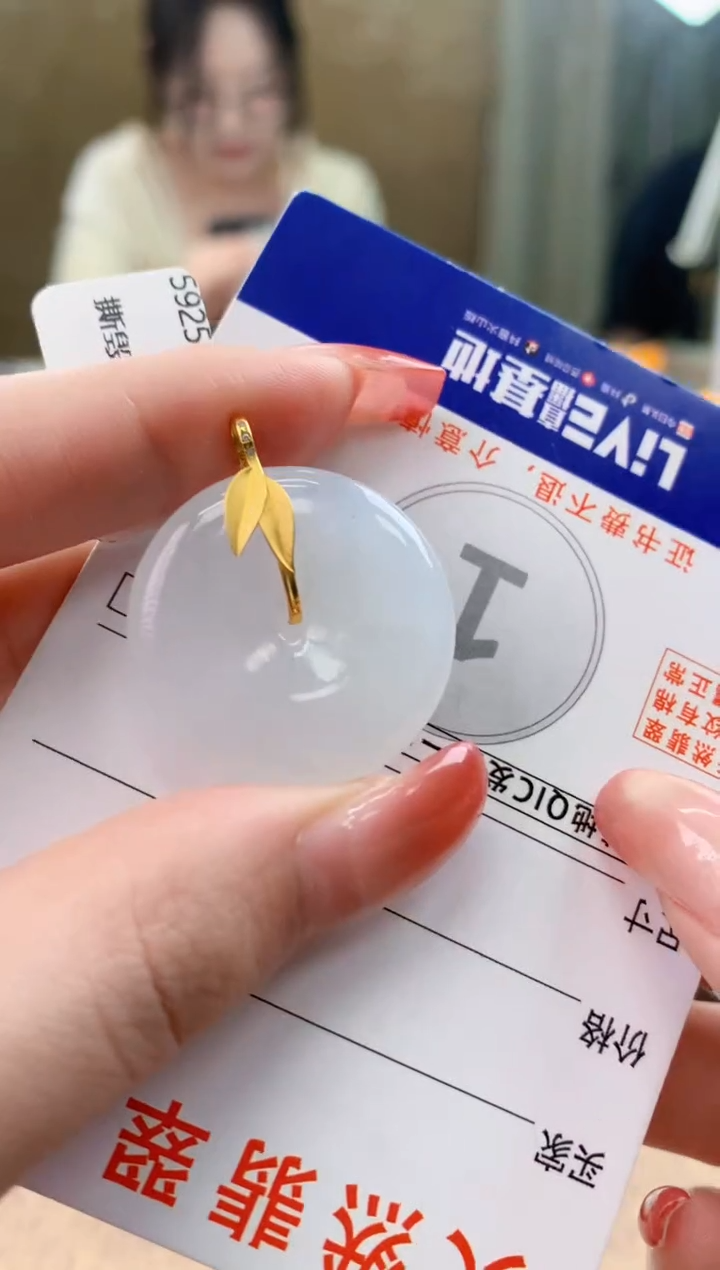 颈饰18K金镶嵌翡翠天然A货翡翠挂件