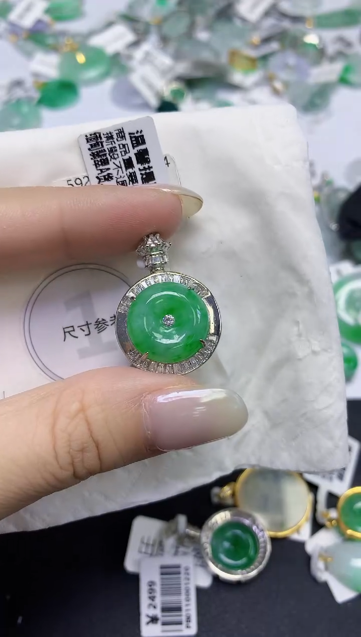 颈饰未镶嵌翡翠天然缅甸翡翠A货百元以上9元证书费自理