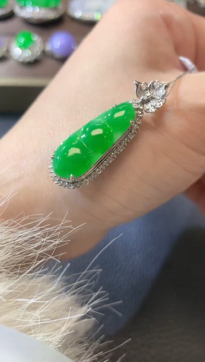 【闪购商品】翡翠吊坠(不含链)18K金镶嵌A24