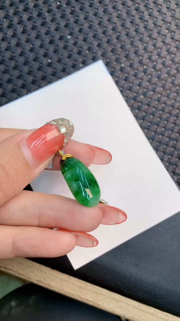 颈饰18K金镶嵌翡翠1