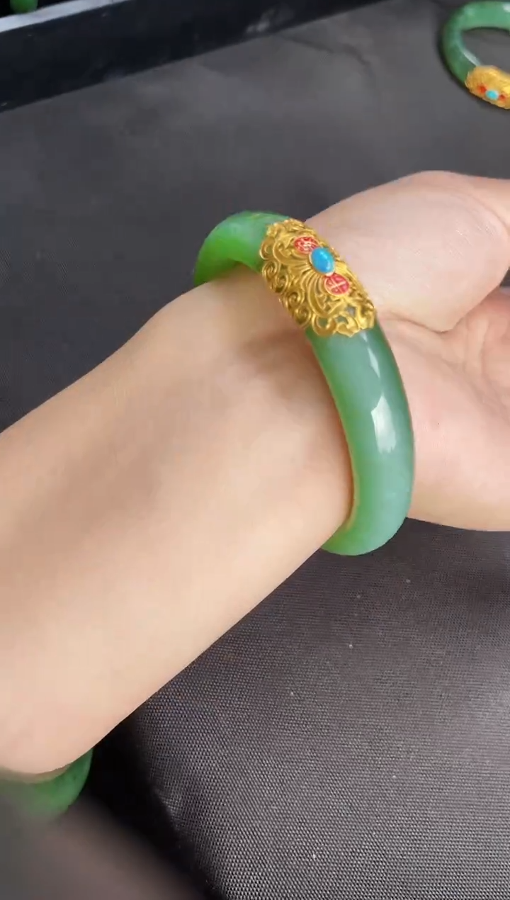 【闪购商品】和田玉手镯18K金镶嵌56多样性发一