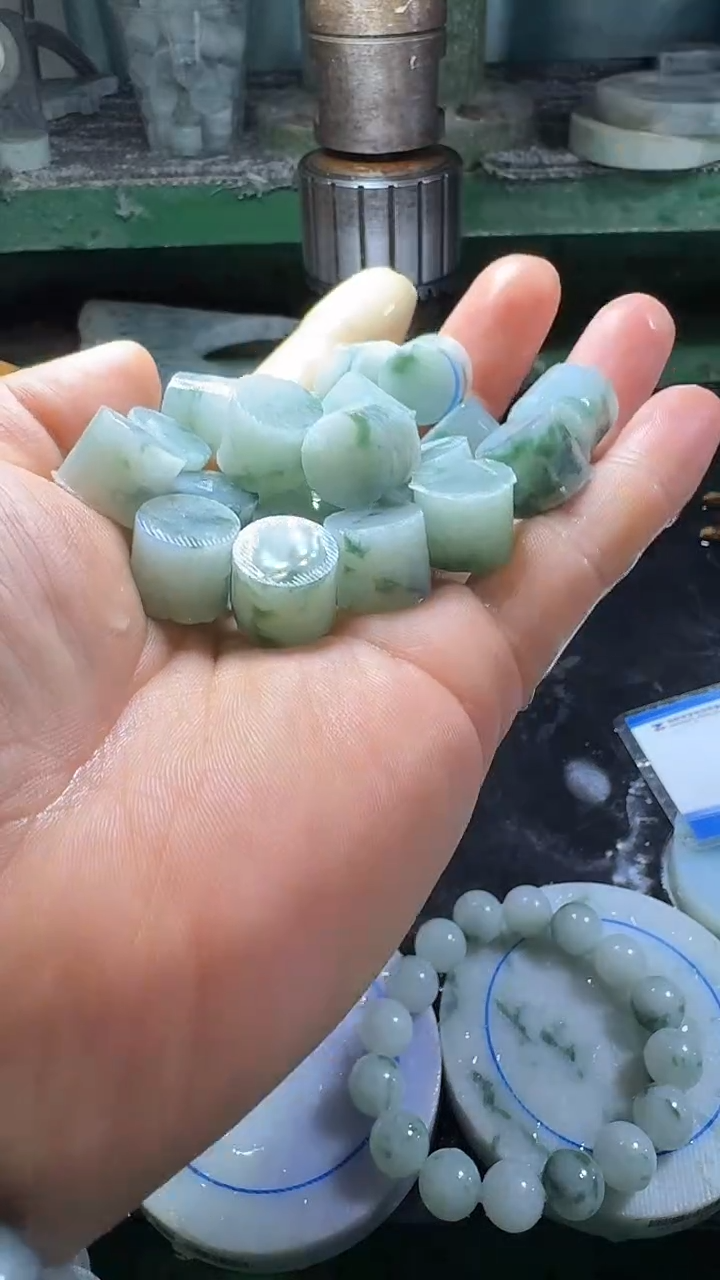 【闪购商品】定制翡翠未镶嵌飘花手链多样性发一件