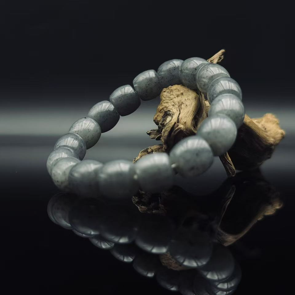 和田玉青花桶珠卡12 0649