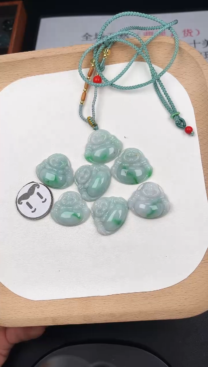 颈饰未镶嵌翡翠LA041翡翠飘阳绿小佛+送同款绳子多样性发其一