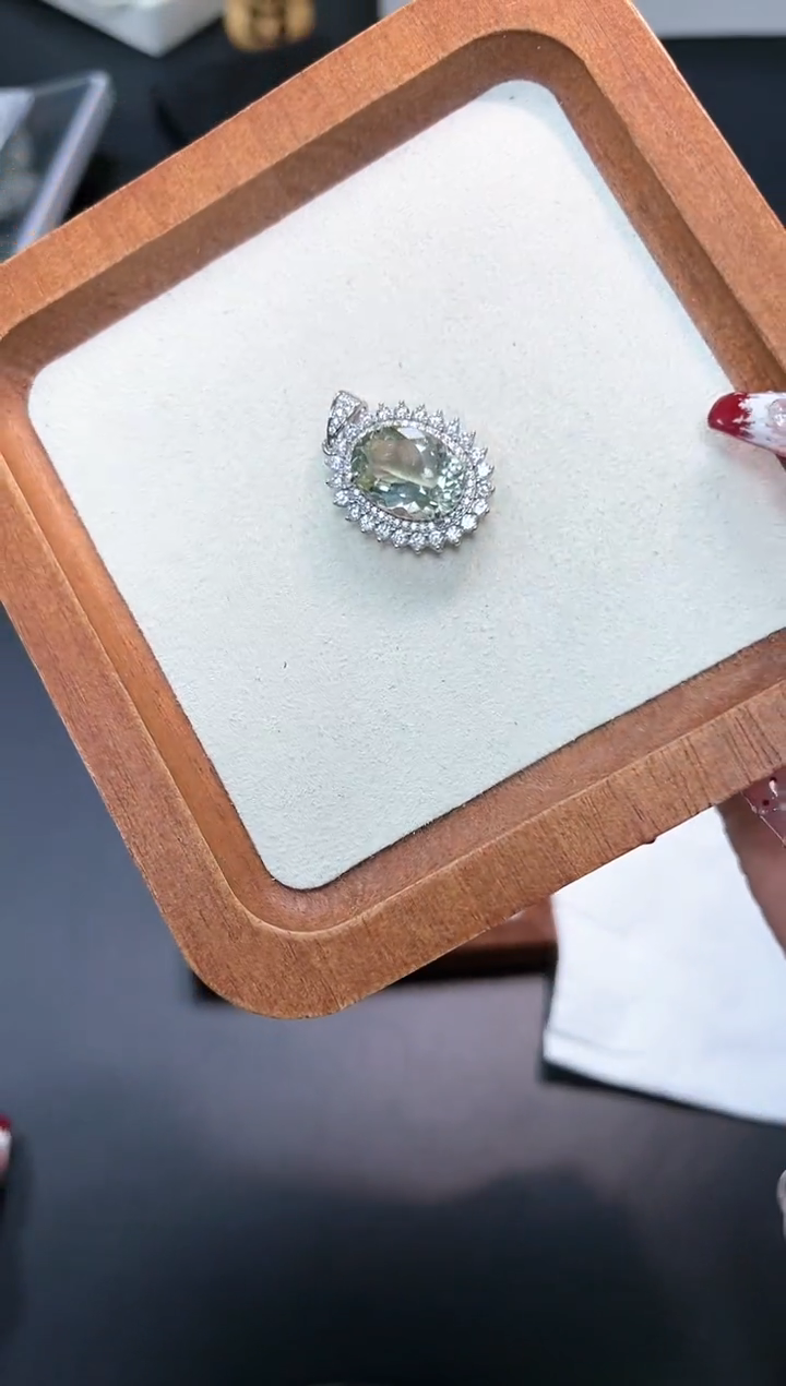 【闪购商品】水晶吊坠(不含链)银S925镶嵌31h多样性发其一/1个