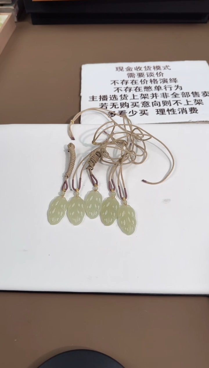 未镶嵌和田玉吊坠(不含链)周小说冰底蜂蜜水金枝玉叶多样性发其一