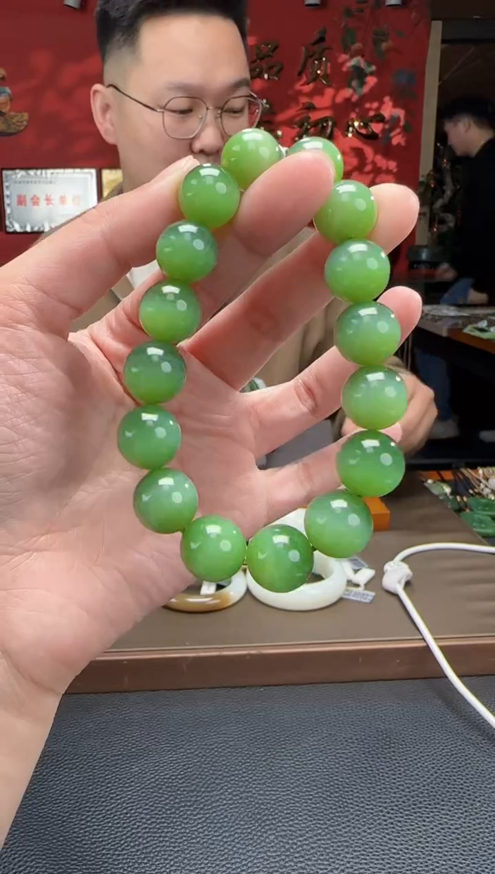 【闪购商品】和田玉手串未镶嵌碧玉粉绿猫单圈手串