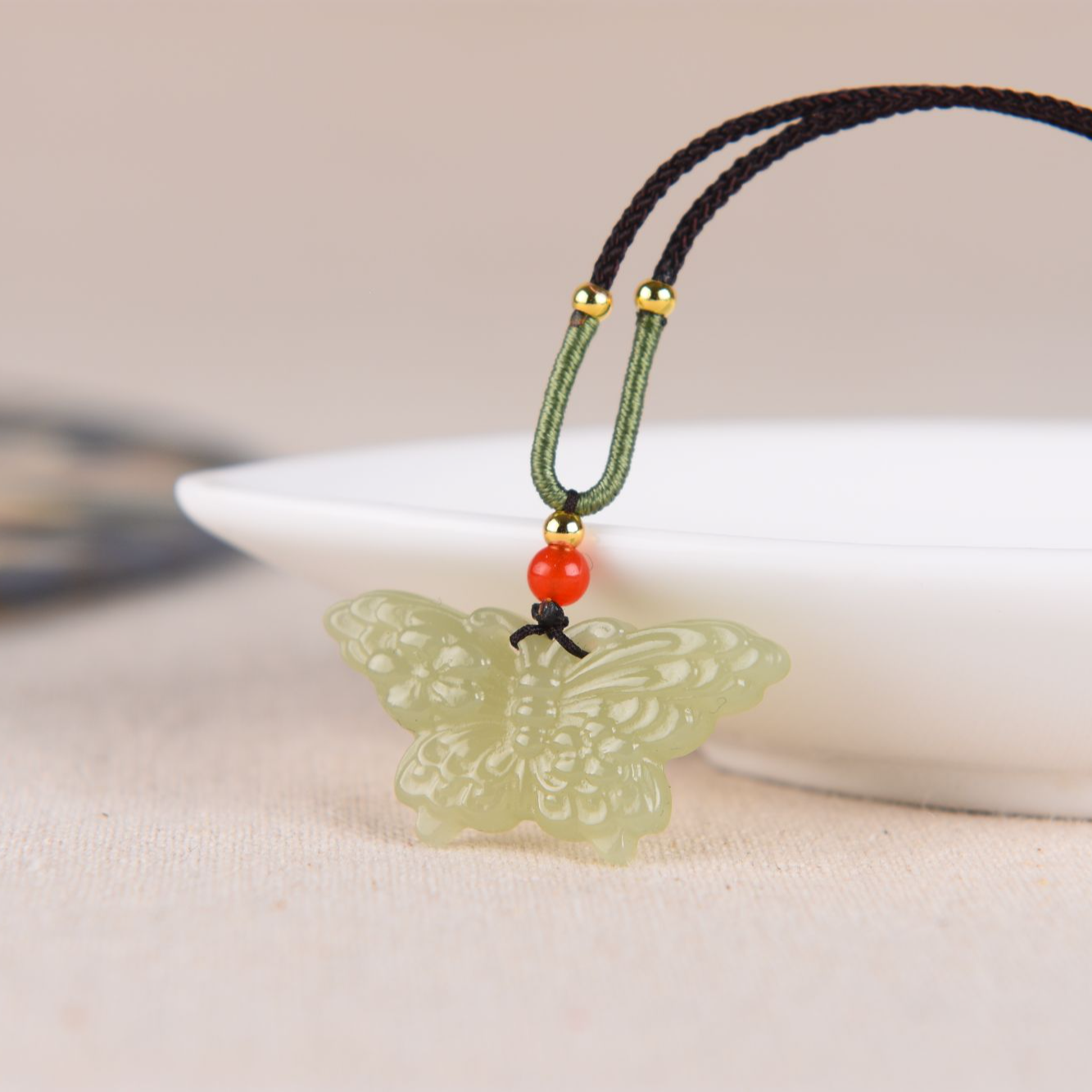 天然和田玉晴水色小蝴蝶吊坠双面精雕气质小可爱小清新多样性发货