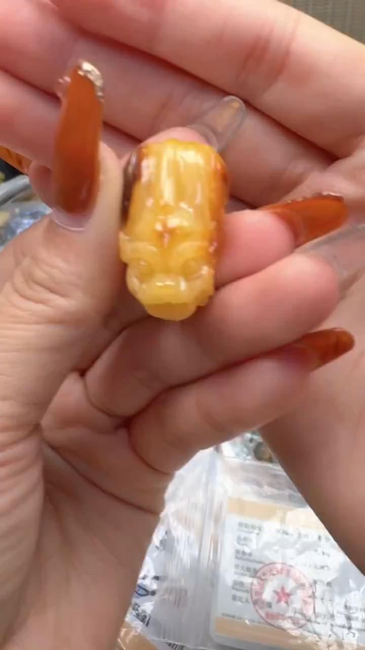 裸石琥珀未镶嵌如图