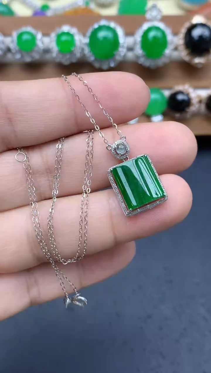 颈饰18K金镶嵌翡翠472-中国好珍宝