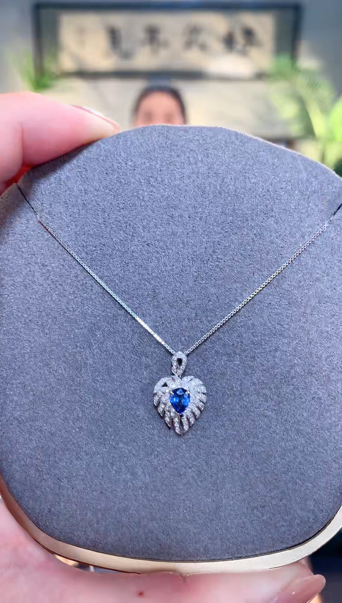 【闪购商品】蓝宝石吊坠(不含链)18K金镶嵌天然蓝宝石吊坠